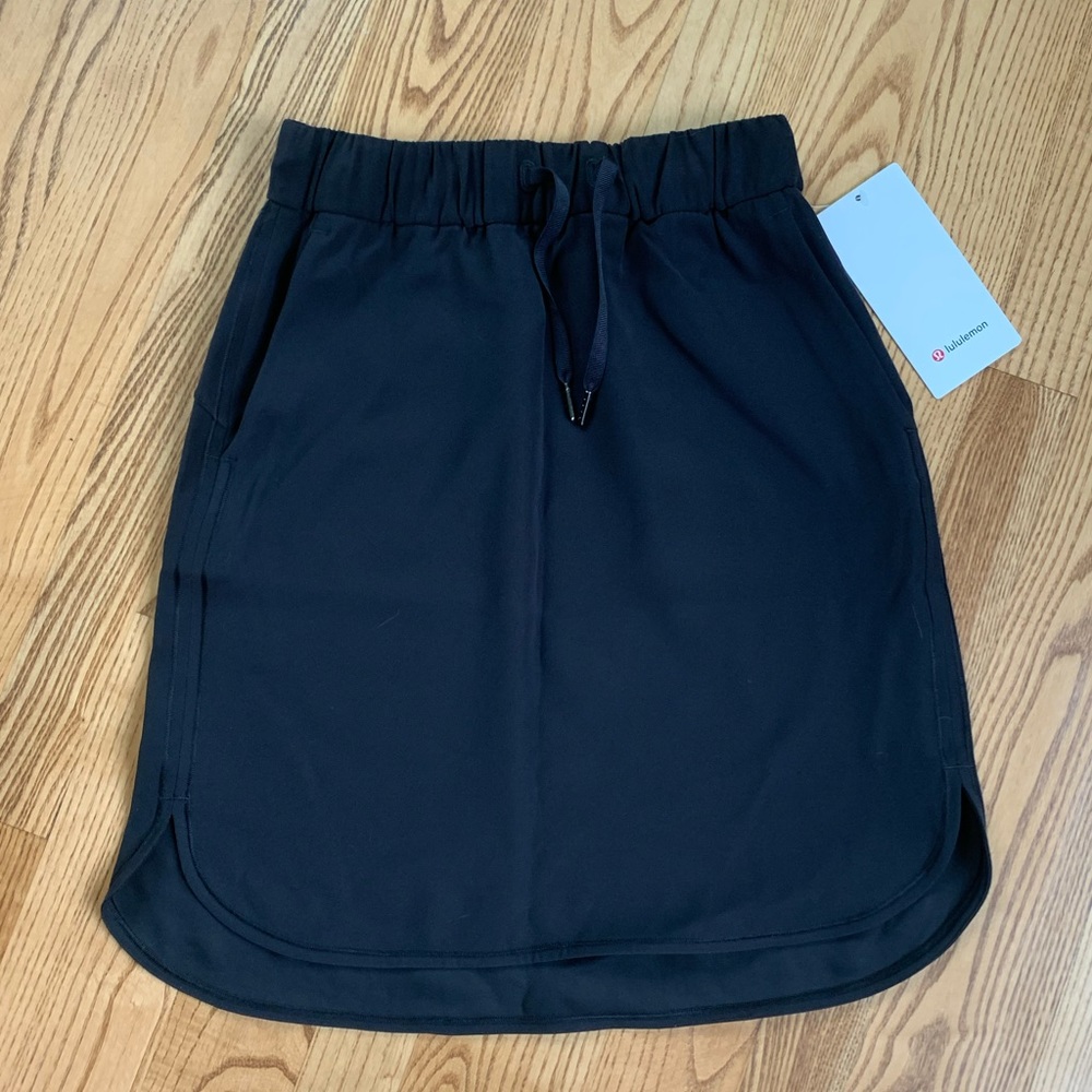 NWT Lululemon On the Fly Skirt - black